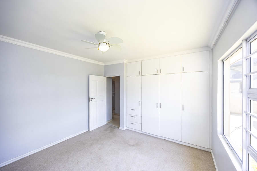 4 Bedroom Property for Sale in Sunrise On Sea Eastern Cape